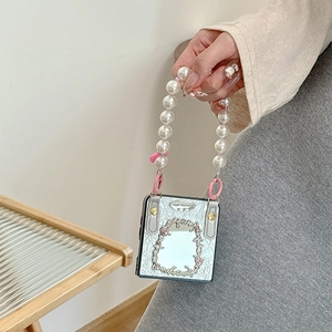Coque Z Flip en cuir argenté avec miroir intégré et dragonne en perles blanches