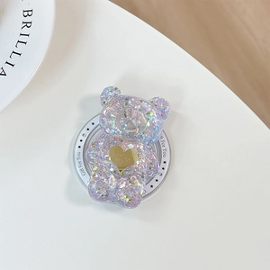 Détail d'un support de téléphone ours pailleté violet avec accents de cœur brillant
