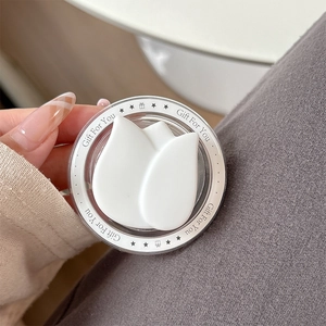 Detailansicht der weißen Tulpen-Magsafe-Halterung mit Gift For You Aufdruck