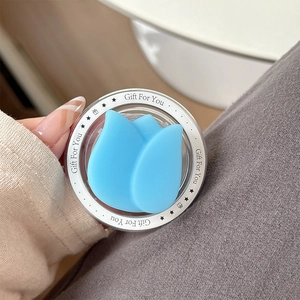 Detail der blauen Tulpe Handyhalterung mit Magnetring und Gift For You Gravur