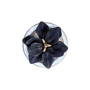Support de téléphone fleur noire mate avec étamines dorées et socle magnétique chic