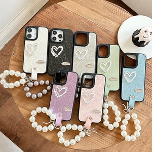 Custodia iPhone in pelle con cuore di perle e cinturino a catena rimovibile in vari colori