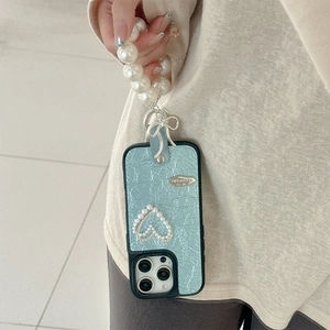 Custodia per iPhone in pelle blu con cuore di perle e cinturino a catena di perle bianche