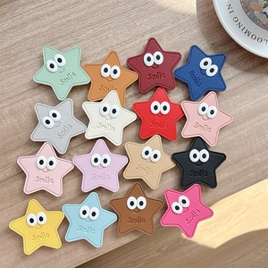 Supports de téléphone en cuir en forme d'étoile avec yeux souriants colorés