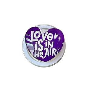 Violetter Herz-Handygriff aus Glas mit Aufdruck Love Is In The Air und Stativfunktion