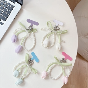 Set di 4 ciondoli per telefono con perle e tulipani con fiocchi in viola, bianco e rosa