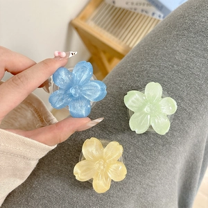 Supporto per telefono a forma di fiore glitterato in blu, giallo e verde pastello