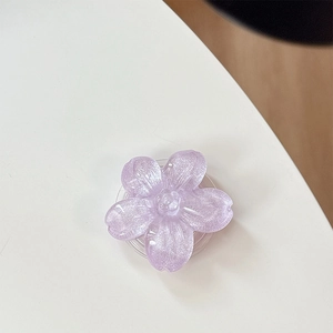 Dettaglio del supporto per telefono a fiore viola con finitura in resina glitter