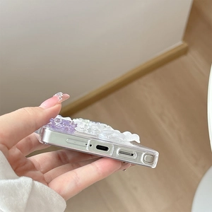 Dettaglio custodia trasparente con fiori 3D viola e perle per Samsung S25 Ultra
