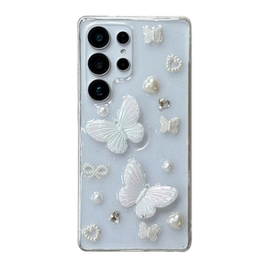 Custodia per Samsung S24 Ultra con farfalle 3D bianche, perle e decorazioni cuore