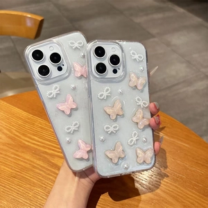 Coque iPhone transparente à paillettes avec nœud en perles et charms de papillon