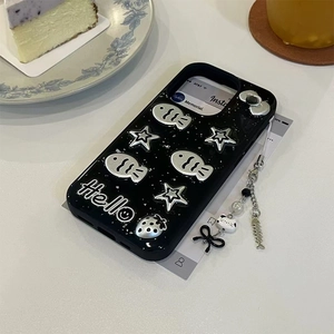 Dettaglio custodia iPhone 16 Pro Max con stelle 3D argento e cordino di perline