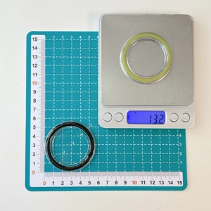 Detail showing 5.5cm outer diameter and 13.2g weight of MagSafe magnetic ring base