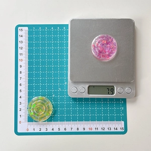 Detailed size and weight view of round glitter butterfly phone grip stand
