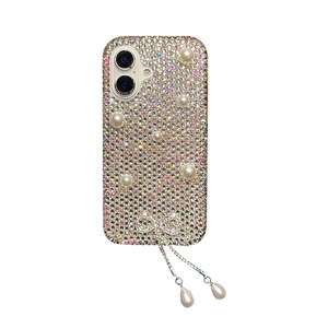 Coque iPhone luxe avec strass, perles, pendentif noeud et élégantes franges à glands