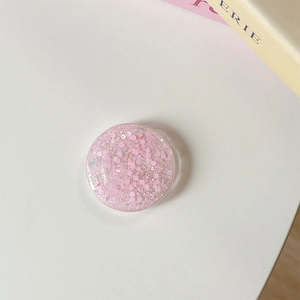 Détail macro du support de téléphone rond à paillettes roses et sequins brillants