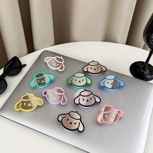 Vue détaillée de 10 supports de téléphone miroir chiot colorés sur un ordinateur