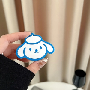 Détail du support de téléphone Cinnamoroll en silicone montré en main pour échelle