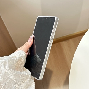 Vue détaillée de la coque transparente en TPU pour Samsung S25 Ultra avec gravure S25U