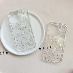 Custodia per iPhone trasparente con stelle argentate e olografiche su un vassoio bianco