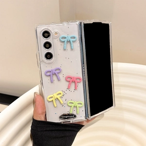 Transparente Samsung Galaxy Z Fold Hülle mit bunten 3D-Schleifen und Glitzer-Effekt