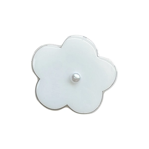 Minimalist magnetic flower phone socket with pearl center and white enamel petals