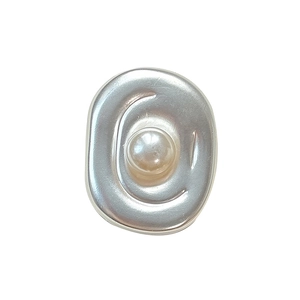 Oval pearl MagSafe phone stand with metal plating and vintage textured design