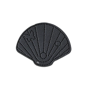 Supporto per telefono in pelle nera a forma di conchiglia con cuciture decorative chic