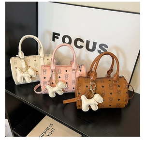 Détails des sacs Boston vintage en crème, rose et marron avec imprimés ours mignons