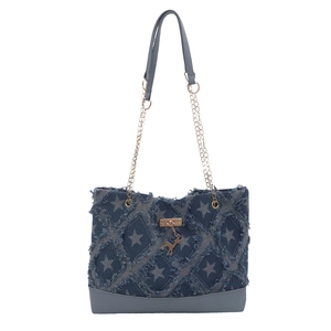 Sac fourre-tout en denim à motif d'étoiles avec bords effilochés et bandoulière chaîne