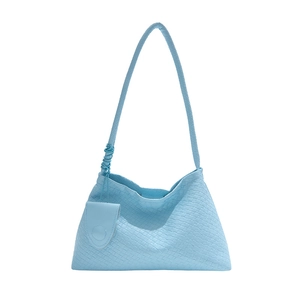 Sac sous le bras en cuir tressé bleu clair pour femme avec mini pochette assortie