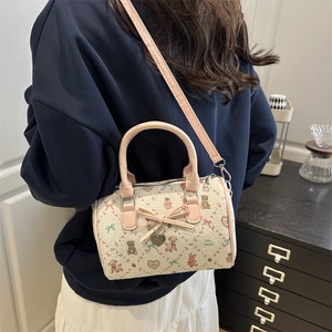 Mini sac Boston mignon avec motif ours de dessin animé et finitions en cuir rose