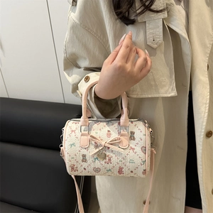 Sac Boston imprimé ours en peluche et fraise avec nœud et pendentif en cœur