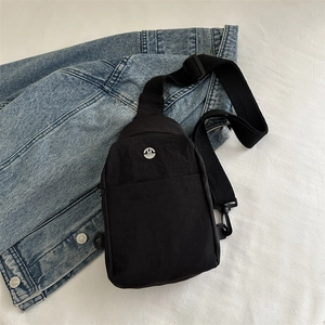 Sac De Poitrine En Nylon Pour Femmes Sac Bandoulière Léger Texturé Décontracté Voyage Sport Extérieur Style Minimaliste