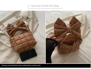 Detailansicht der braun gesteppten Handtasche mit Stauraum für Handy und Lippenstift