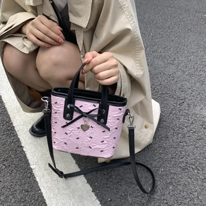 Sac Seau Rose Femme Cuir PU Plissé Imprimé Noeud Papillon Sac Bandoulière Sac À Main Avec Pendentif Coeur Style Doux Y2K