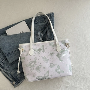 Sac fourre-tout blanc à motif papillon avec détails verts et cordons de serrage élégants