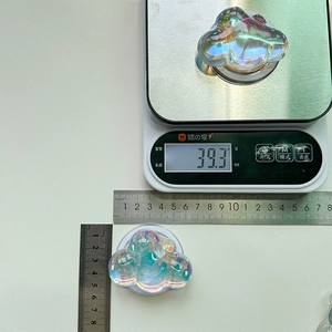 Iridescent cloud phone grip showing dimensions and weight for magnetic stand