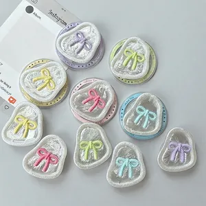 Support téléphone magnétique avec texture nacrée et détails de nœuds colorés