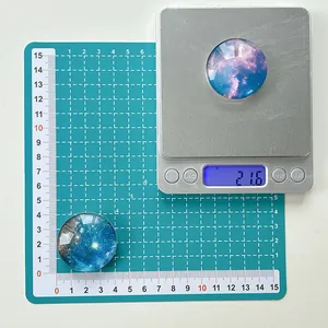 Detailed view of the 35mm diameter starry glass phone grip weighing 21.6g on a scale