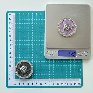 Detail view of round floral rhinestone phone stand showing 14.0g weight on digital scale
