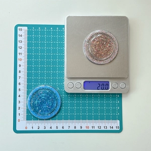Detail view showing blue and pink glitter resin phone grip surface with 6cm diameter