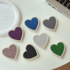 Supporto per telefono a cuore con strass scintillanti in vari colori metallici lucidi