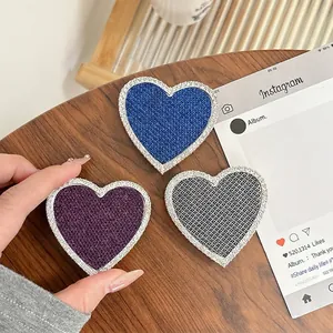 Supporto per telefono a cuore con strass espandibile in blu, viola e nero