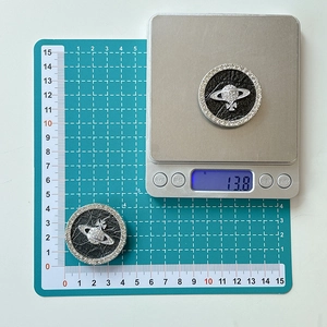 Detailed view of the rhinestone planet phone grip diameter and 13.8g weight on scale