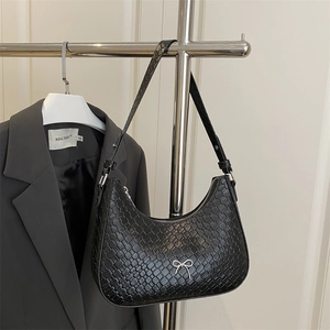 Borsa hobo francese con trama intrecciata nera e dettaglio fiocco argento a spalla