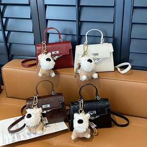 Sac À Main Femme En Cuir PU Brillant Rétro Trapèze Avec Fermoir Métallique Poignée Supérieure Sac Bandoulière Quotidien