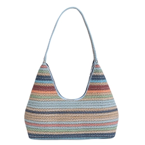 Sac à bandoulière en paille tissée à rayures arc-en-ciel avec des bretelles bleu clair