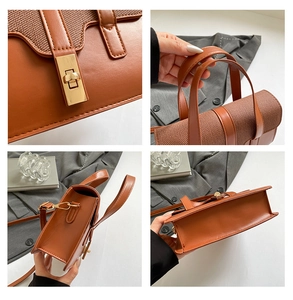 Détails du sac en cuir marron montrant les finitions dorées et la texture tressée