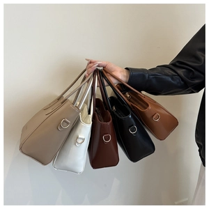 Grands sacs cabas en cinq couleurs élégantes avec poignée renforcée et finition mate